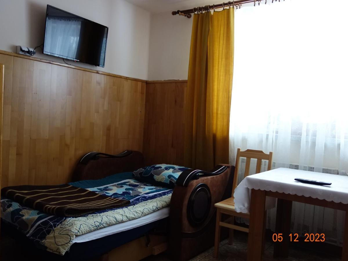 Dom Mlodziezowy W Polanie Apartman Serednie Male Kültér fotó